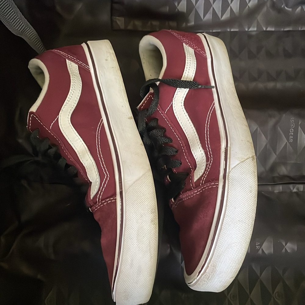 Used maroon vans - Picture 2 of 5